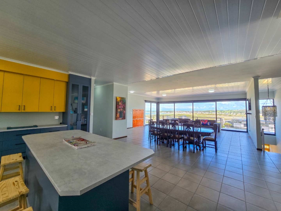 5 Bedroom Property for Sale in Stilbaai Oos Western Cape